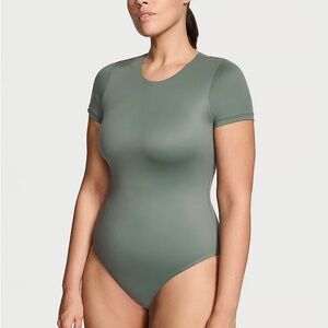 NWT VICTORIA'S SECRET
Feathersoft Essentials Short-Sleeve Bodysuit
